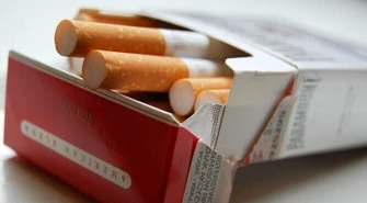 Młodym na papierosy pozwalają sprzedawcy