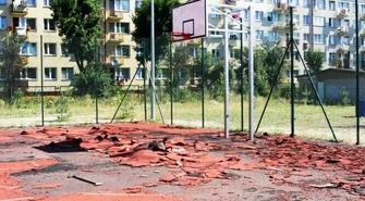 Piotrków: Nawierzchnia na Orliku do wymiany