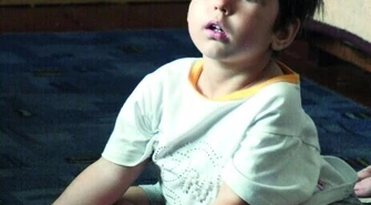 Z chorą córką mieszka w ruinie