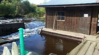 Dąbrowa nad Czarną: zalane domy i elektrownia