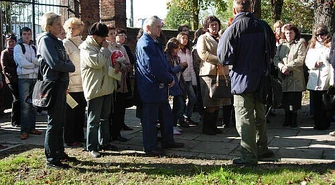 Biblioteka spacerowała po piotrkowskich nekropoliach