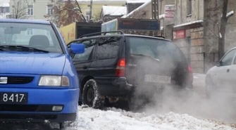 Utknąłeś w zaspie? Zadzwoń po Straż Miejską
