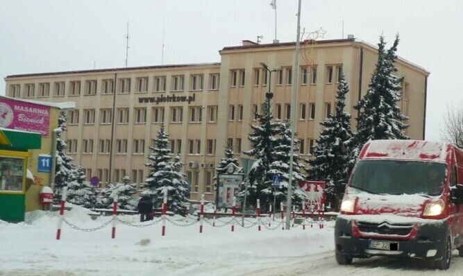 Administracja w Polsce rośnie w Piotrkowie spada