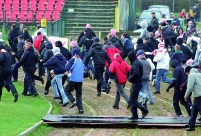 Uczą kiboli jak zadawać ból