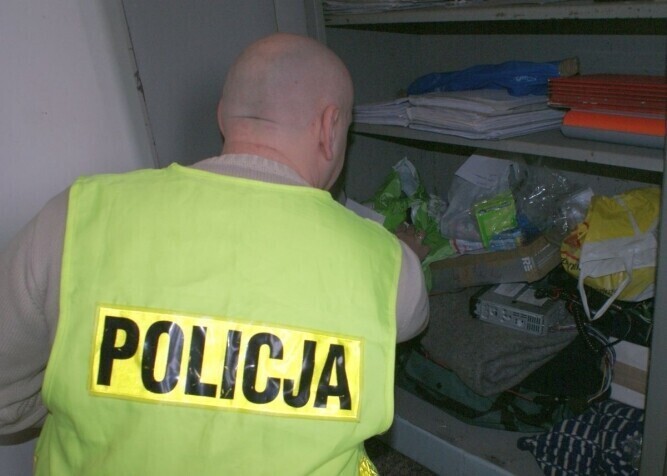 Bełchatów Włamywacze zatrzymani na targowisku