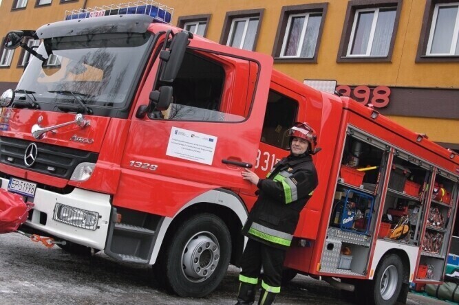 Bronili Sulejów przed wodą gasili auto w Focusie