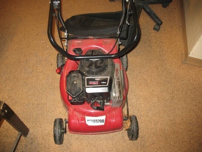 Nie unikną odpowiedzialności za kradzież kosiarki