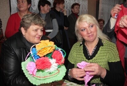 Zamiast solarium opalanie na przyczepie... czyli o kobiecości pań mieszkających na wsi