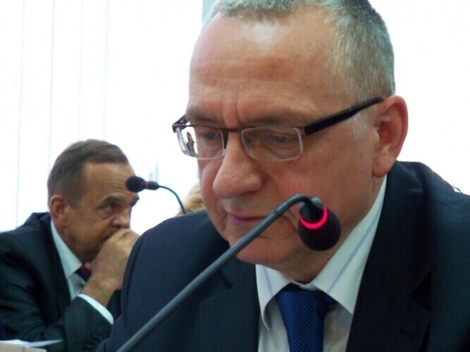 Błaszczyński nie naruszył ustawy samorządowej