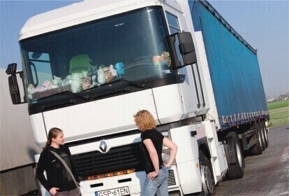 Jedzie TIR a w środku świr