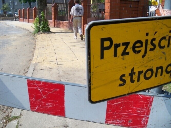 Piotrków Część chodnika ze starych płyt