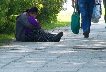 Żebrzę bo nie mam wyjścia