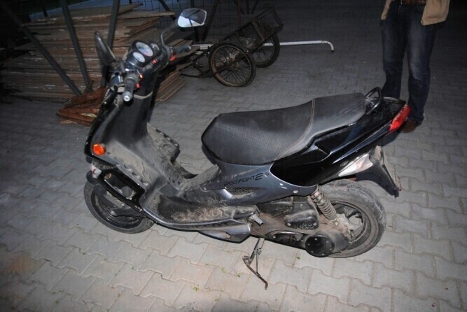 Skradzionym skuterem daleko nie zajechali