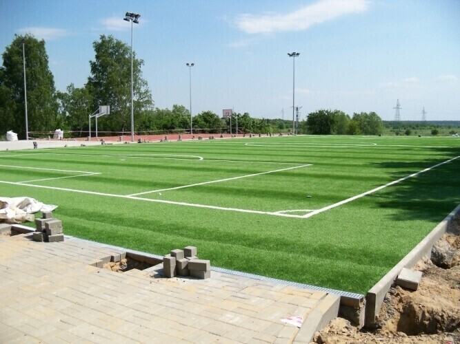 Orlik przy Broniewskiego na ukończeniu