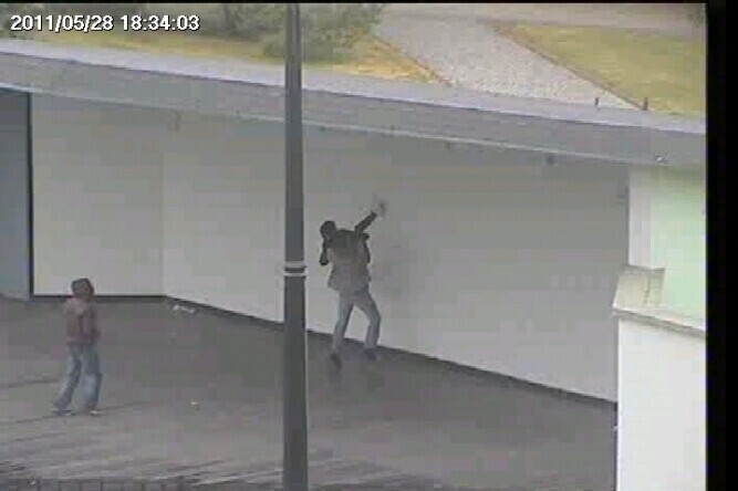 Kto wyżej umieści ślad buta na ścianie