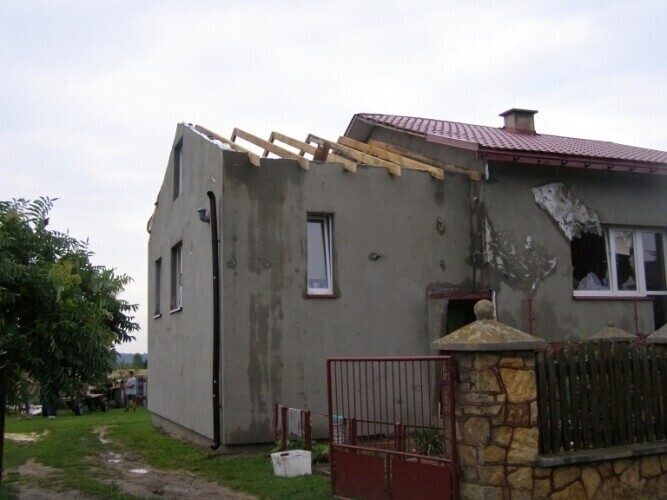 Poszkodowani przez nawałnicę otrzymują pomoc