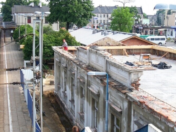 Piotrków Połowa dworca PKP już gotowa