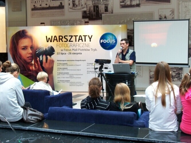 Focus Mall Przy fontannie uczyli się fotografii