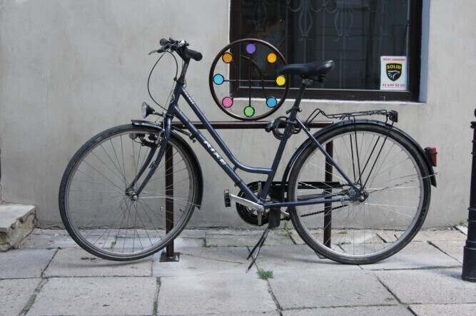 Piotrków. Stojak na rowery na Starym Mieście