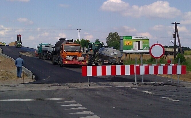 Piotrków. Wiadukt łódzki z opóźnieniem