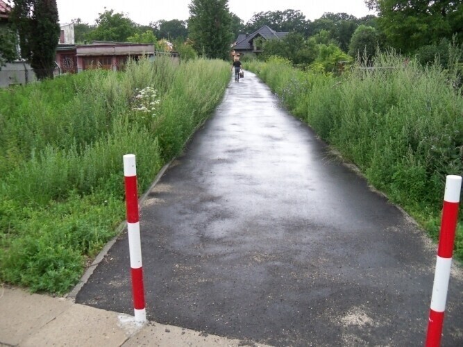 Piotrków Czy to chodnik czy ścieżka