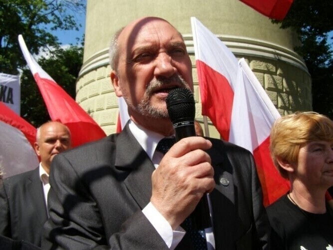 A. Macierewicz Sprawa smoleńska najważniejsza