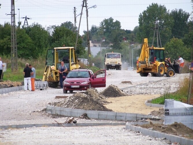 Pojadą po wzmocnionej ulicy Dmowskiego