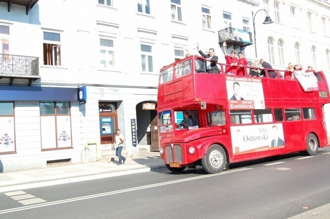 Autobus SLD wyruszył w przedwyborczą drogę