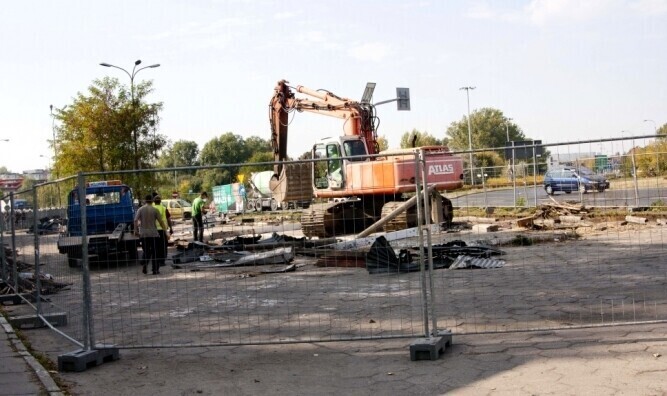 Piotrków Burzą starą stację przy Sulejowskiej