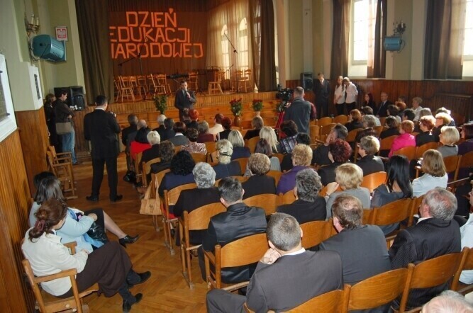 DEN Nagrody dla piotrkowskich nauczycieli