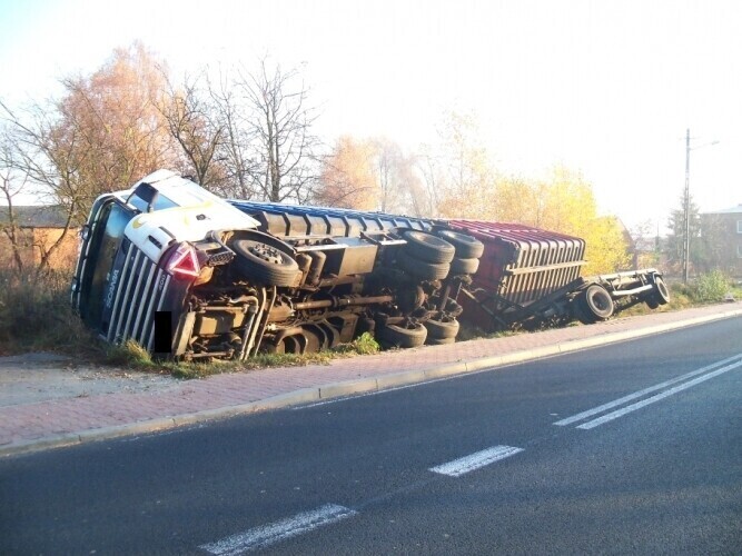 Region TIR wylądował w rowie - bez ofiar