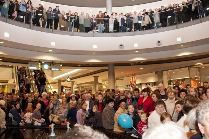 Piotrków Tłumy na urodzinach Focus Mall