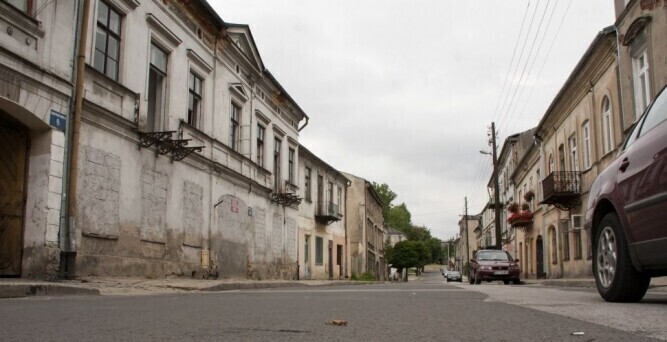 Wyburzą trzy rudery przy Starowarszawskiej...