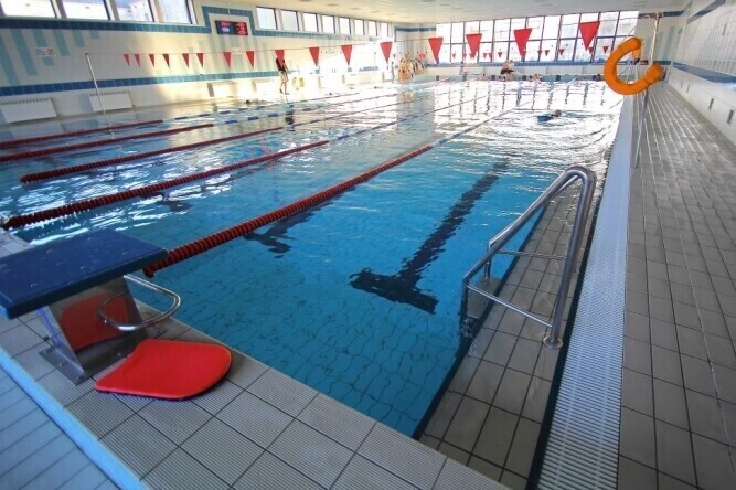 Basen przy Próchnika zaczyna się sypać