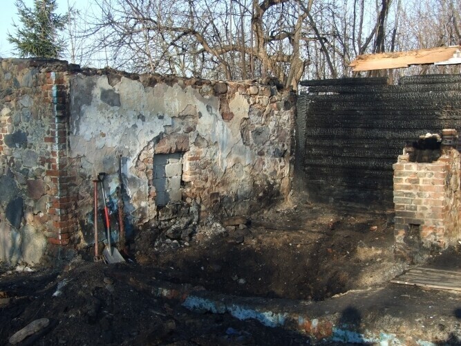 Sprawę przeszukania pogorzeliska zbada prokuratura