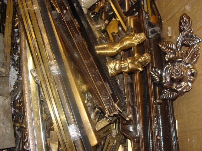 Region Okradał nagrobki z figurek i krzyży