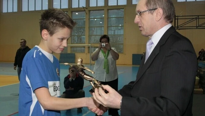 Komplety strojów nagrodą za pracę z młodzieżą