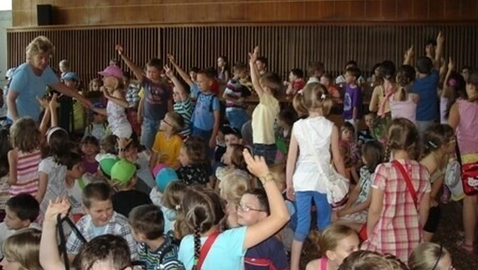 Niezapomniana wizyta dzieci w budynku policji