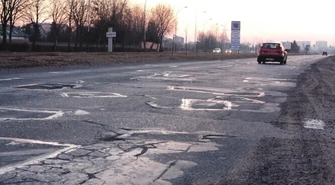 Podziurawiona Sikorskiego - na remont za mało kasy