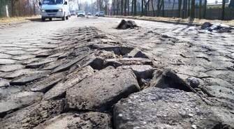 Piotrków: Geodezyjna jak po przejechaniu czołgu