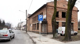 Usługi, mieszkania i gastronomia przy Narutowicza