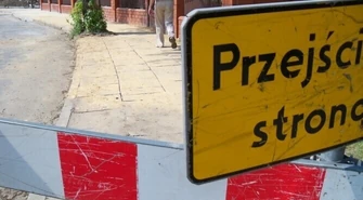 Piotrków: Część chodnika ze starych płyt
