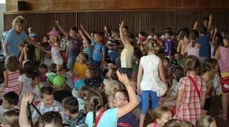 Niezapomniana wizyta dzieci w budynku policji