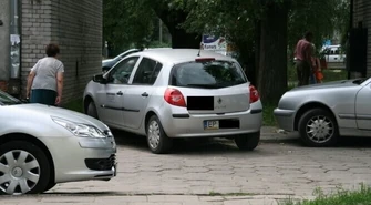 Piotrków: Kierowcy parkują gdzie popadnie 