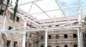 CIkD: Metalowa konstrukcja już na dziedzińcu