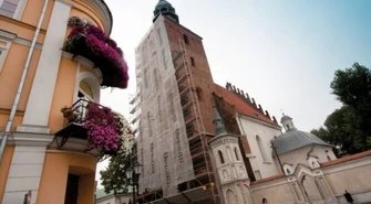 Piotrków: Trwa remont wieży kościoła farnego