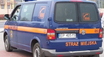 Niszczył polskie flagi – nagrał go monitoring