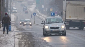 Piotrków: Zima znów zaskoczyła kierowców?