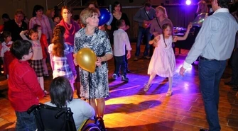 Piotrków: Bawili się z Mikołajem podczas balu