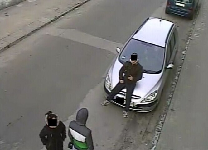 Piotrków Zaczepiał ludzi i zniszczył samochód